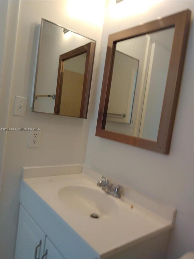Building Photo - 805 SW 113th Way
