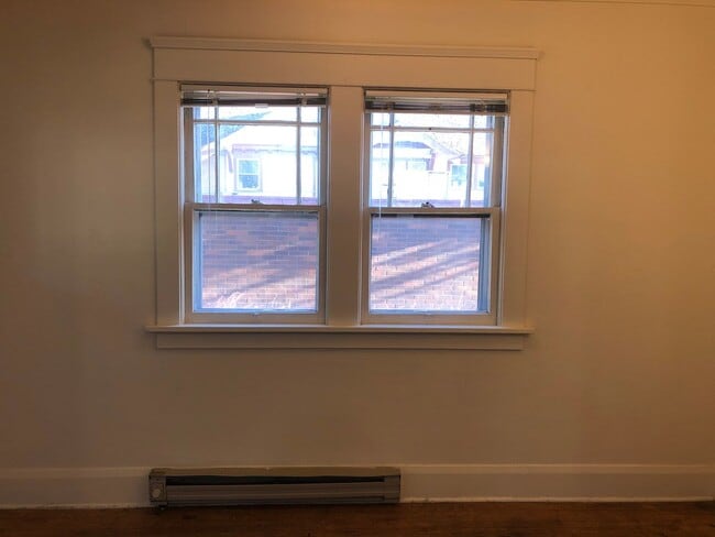 Building Photo - Vintage Campus House ~  3 bedrooms, 1.5 bath