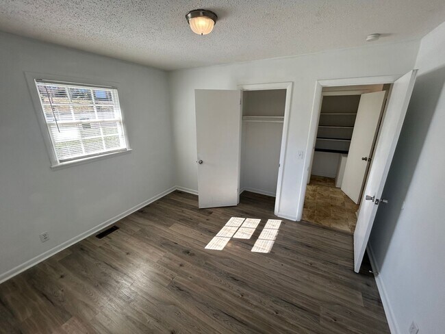 Building Photo - Charming Cul-de-Sac Brick Home | 3BR + Bonus Room | 2 Full Baths