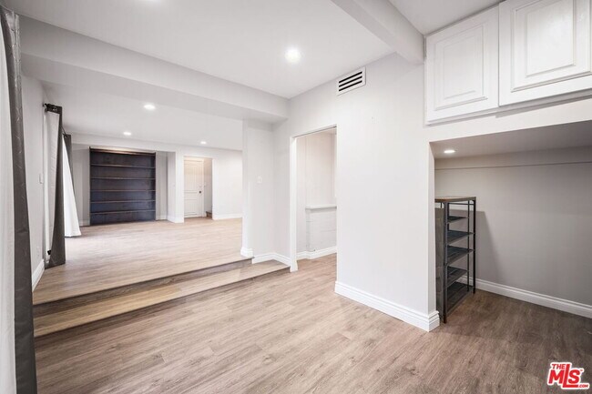 Building Photo - 8657 Valley Flores Dr
