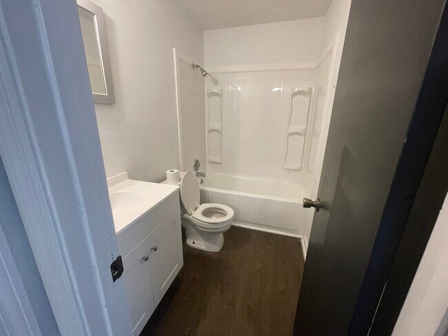 Building Photo - 124 Oak Park Ct