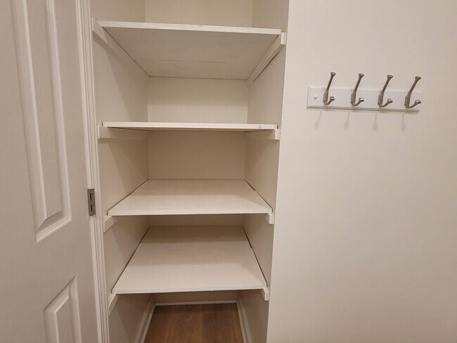 Building Photo - 2BD 1BA Home (Newly Renovated, Yardcare In...