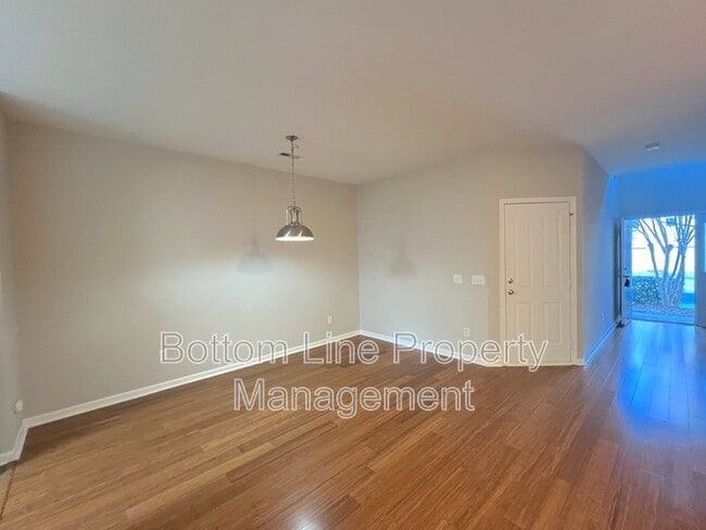 Building Photo - 10814 Princeton Village Dr