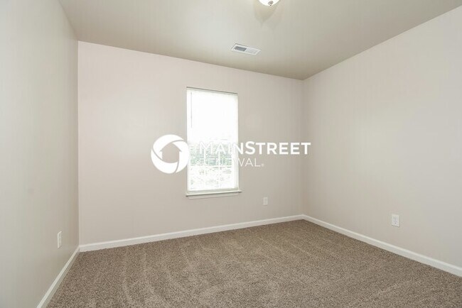 Building Photo - 3 Bedroom Pet-Friendly Home in Browns Summit, NC with Main Street Renewal