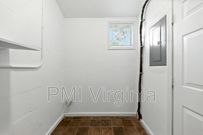Building Photo - 731 Stanwix Square