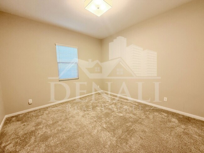 Building Photo - 1153 E Nolan Pl