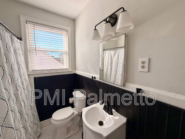 Building Photo - 504 1/2 State Street