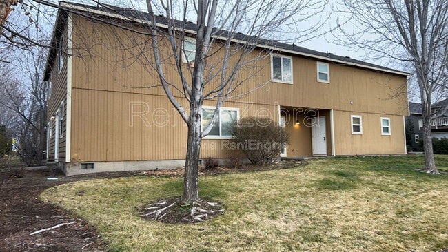 Building Photo - 1945 SW Canyon Dr