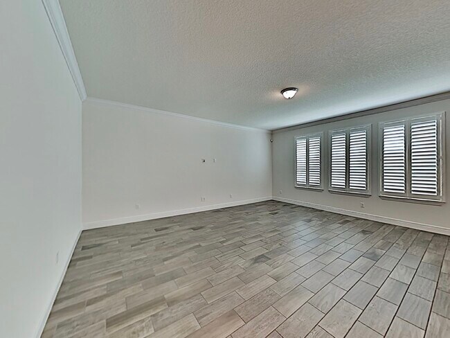 Building Photo - 8931 Lookout Pointe Dr