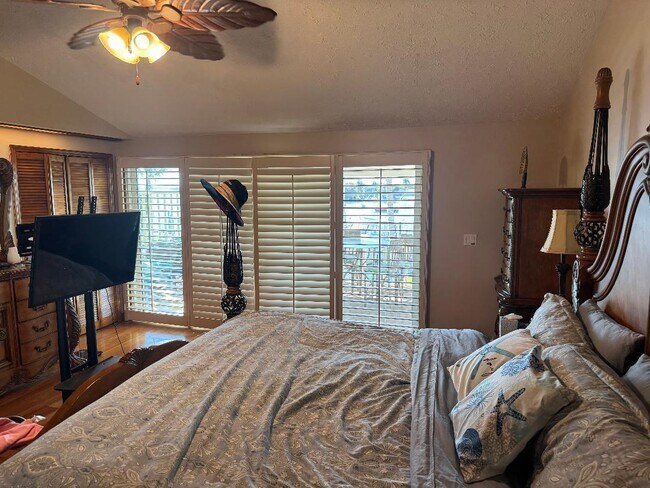 Building Photo - 409 Fernandina St