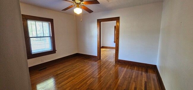 Building Photo - Lovely in Milner