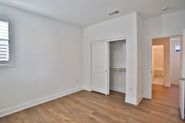 Building Photo - 5 Bedroom SFR in Irvine