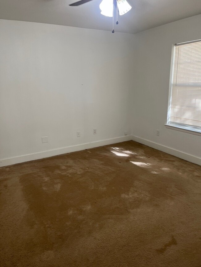 Building Photo - 809 Dragonfly Dr