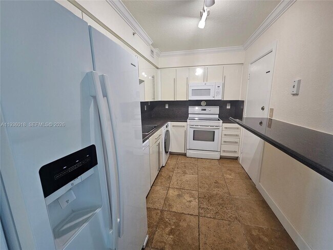 Building Photo - 2501 S Ocean Dr