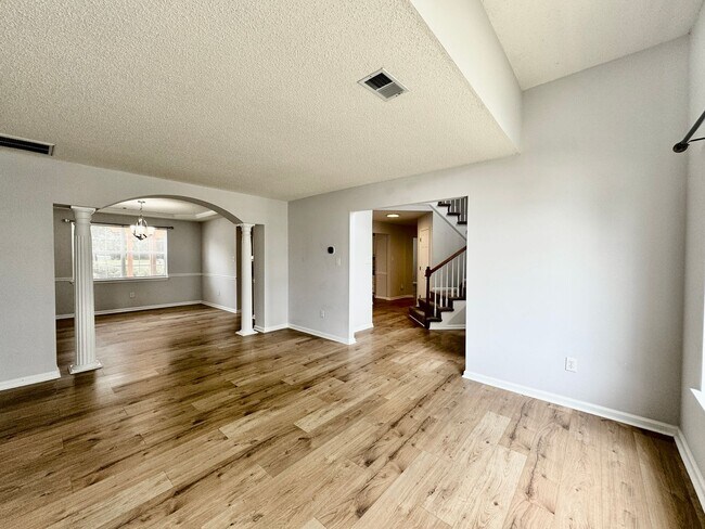 Building Photo - 4-Bedroom Home Castleton Ready 07-16-26! A Pet-Friendly Home - All Appliances - Fenced Yard - Exc...