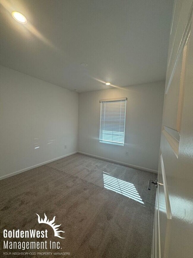 Building Photo - Beautiful 3Bdm 2Ba Home in the Community of Vail