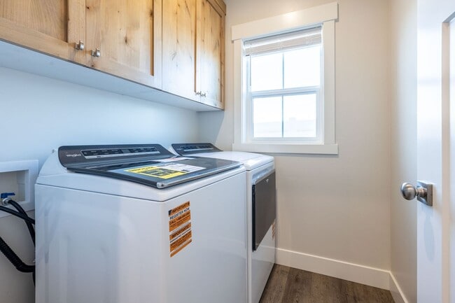 Building Photo - HOLY MOLY CHECK OUT THIS BEAUTIFUL 3 BED 2 BATH HOME IN RIGBY