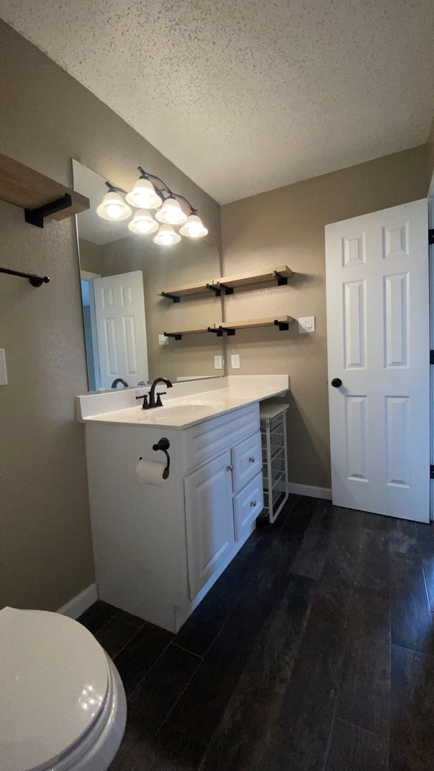 Building Photo - Beautiful Home in Established Neighborhood