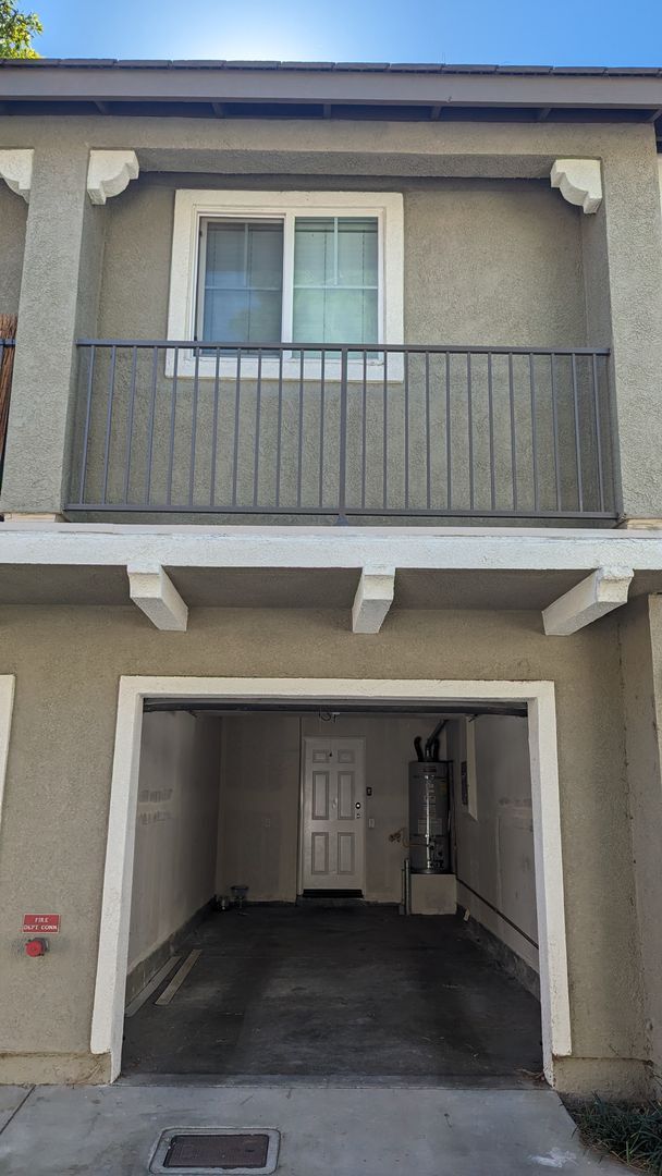 Building Photo - Large condo available for rent