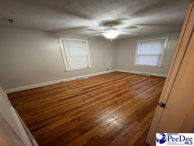 Building Photo - 1008 W Cedar St