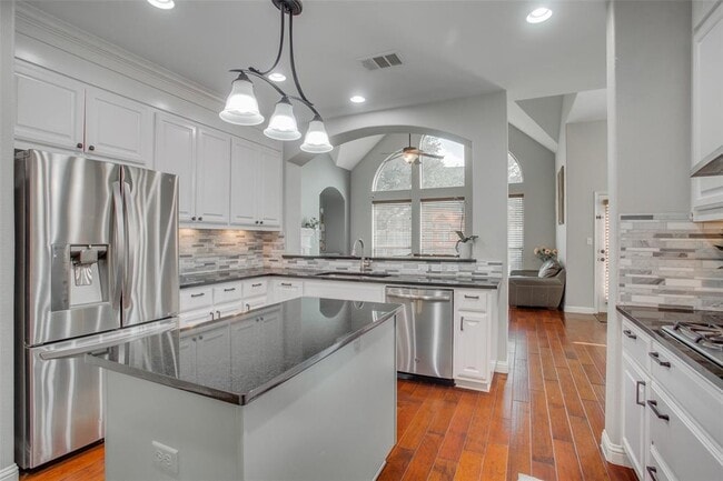 Building Photo - 12221 Montclair Bend