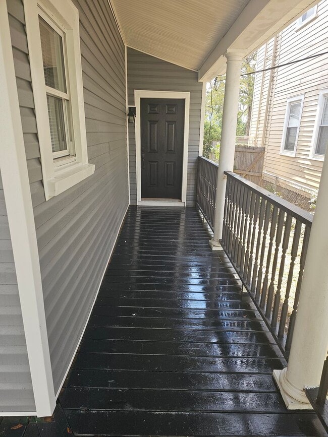 Building Photo - Historic Charm combined with Modern convenience 3 bedroom 2.5 bath spacious home