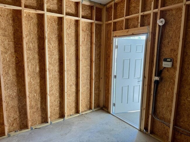 Building Photo - 843 E Colonial Cir