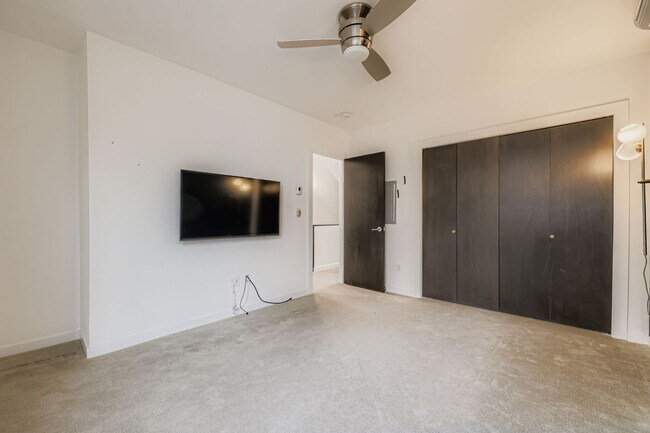 Building Photo - Bright 3bed/2.5bath Townhome in Judkins Park Neighborhood!