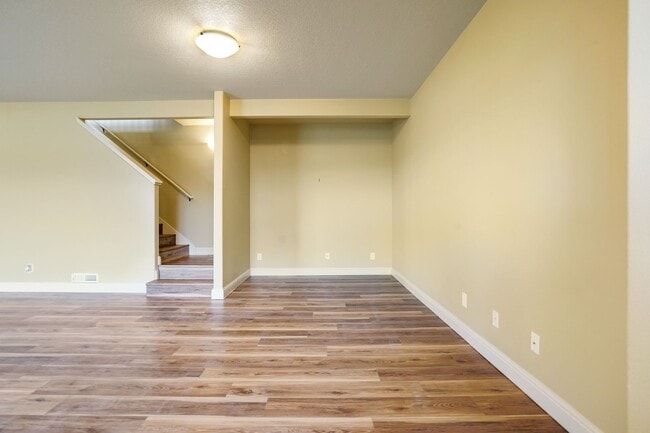 Building Photo - Spacious 4 bed, 3 bath home with sprawling views in West Salem