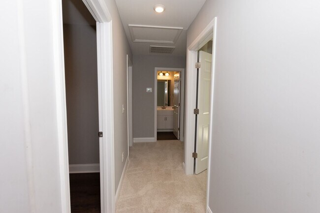 Building Photo - MOVE-IN READY