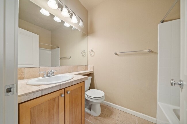 Building Photo - 1150 SW 170th Ave