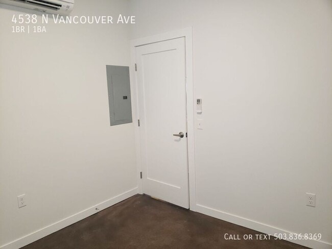 Building Photo - 4538 N Vancouver Ave