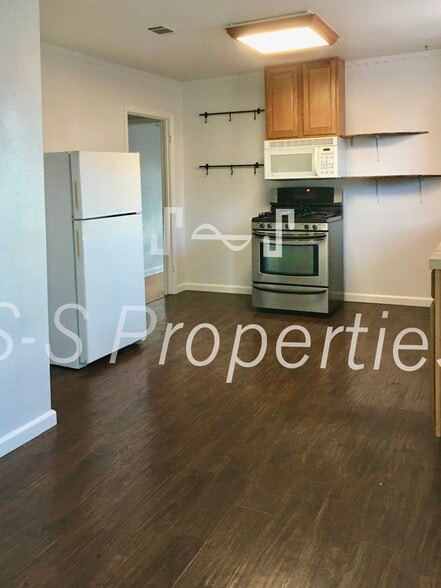 kitchen - 1929 Larkin Way