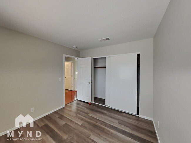 Building Photo - 1527 Cane Hill Dr