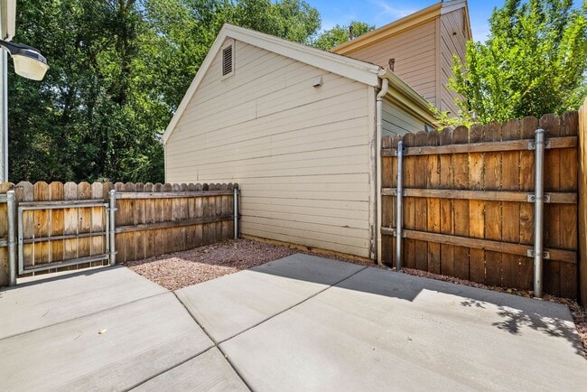 Building Photo - 741 Gail Gardner Way