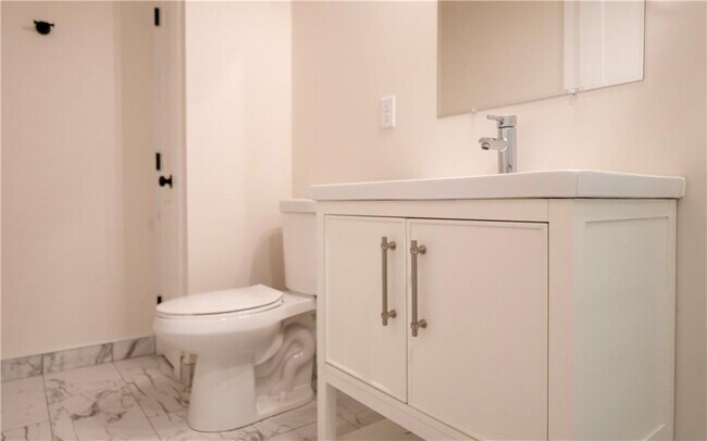 Building Photo - 15 Cranston Ave