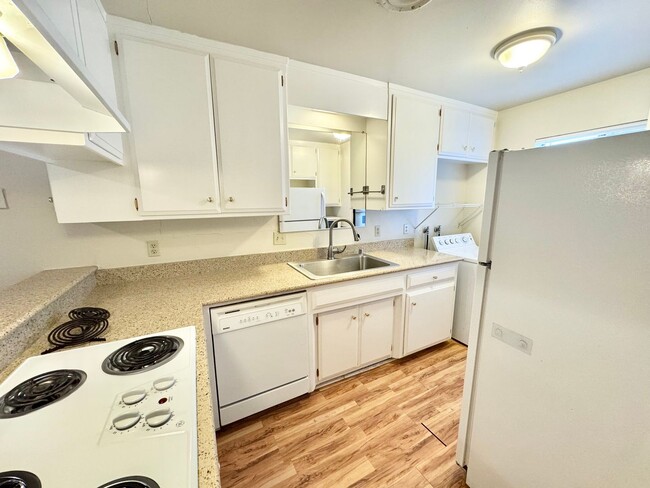 Building Photo - 604 Radcliffe Dr