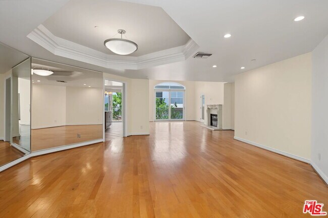 Building Photo - 430 N Oakhurst Dr