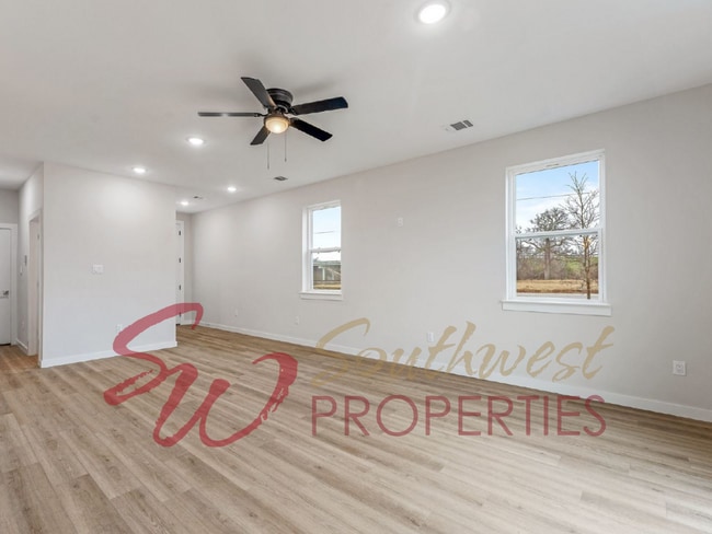 Building Photo - Gorgeous 3 bedroom townhome with a quick, easy walk to TSU campus!