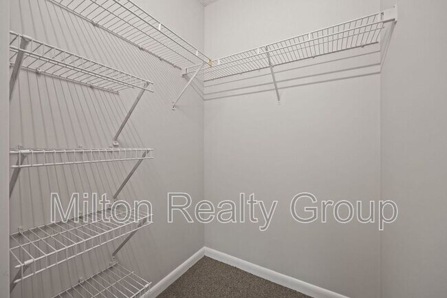 Building Photo - 74 Fantasy Ln