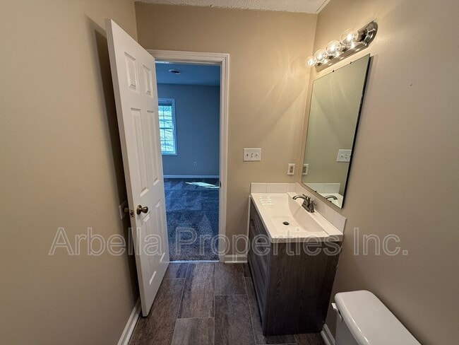 Building Photo - 1909 Cherokee Rd