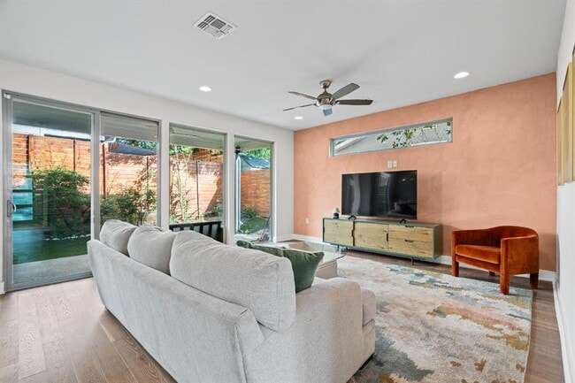 Building Photo - 2906 Webberville Rd