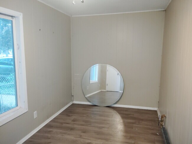 Building Photo - Charming 3BR Home in Heart of West 7th – St. Paul