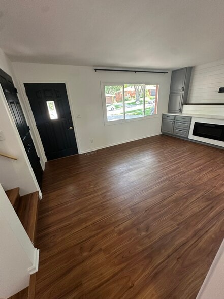 Building Photo - 221 Wedgewood Dr