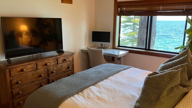 Building Photo - Furnished Lakefront home with amazing Lakeviews