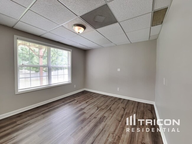 Building Photo - 605 Brooks Rd