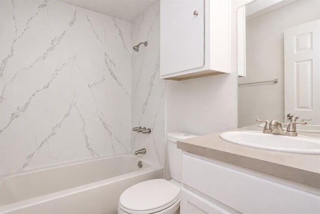 Building Photo - 6906 Deep Cir
