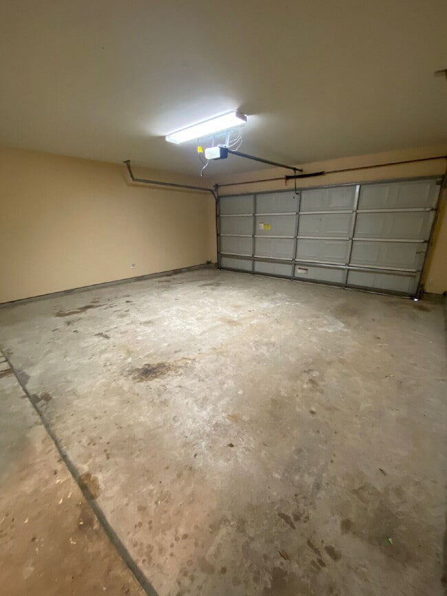 Building Photo - Spacious 4Bed, 2.5 Bath plus Bonus Room, 2-story home in the desirable Remington Grove community!
