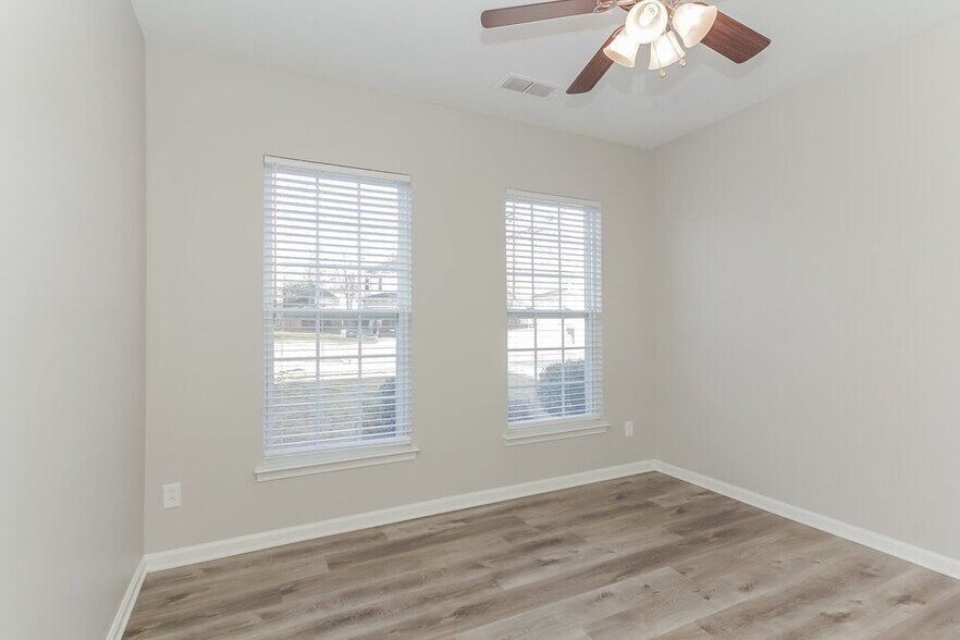 Building Photo - 1020 Breakmaker Ln