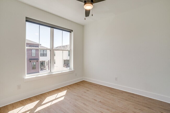 Building Photo - 2322 Benbrook Blvd